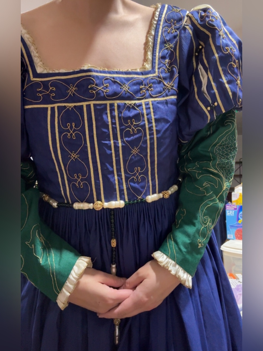 Handmade renaissance reenactment dress - Picture 3 of 9